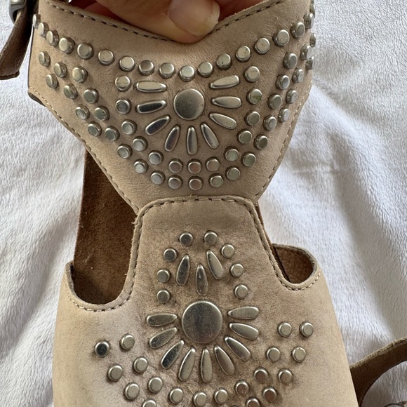 Dansko Deandra Studded Leather Block Heel Sandals in Tan Size 7.5 US/ 38 EU - Picture 4 of 12